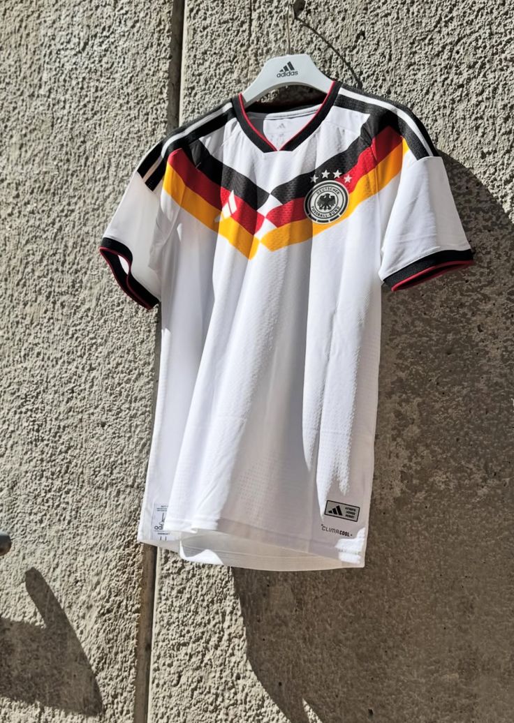 Camisetas deportivas y jerseys de fútbol