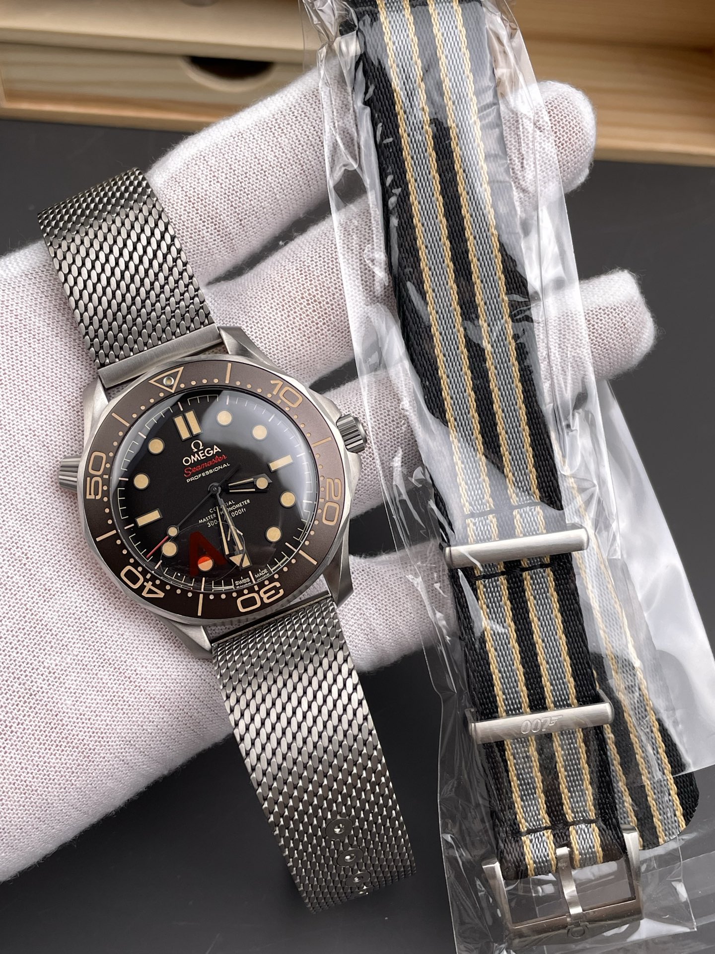 007 (42mm) 8