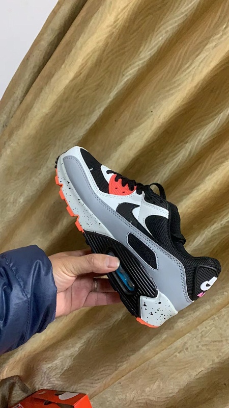 Nike.90 70