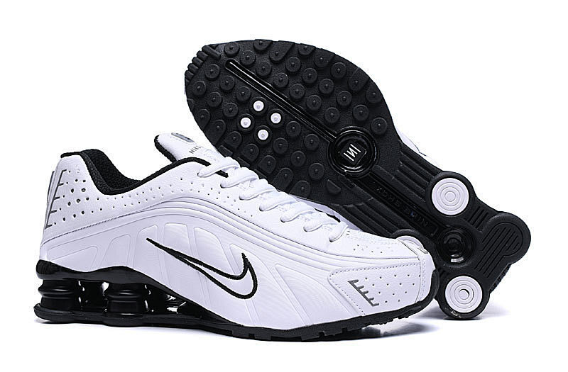 NIKE SHOX R4 40