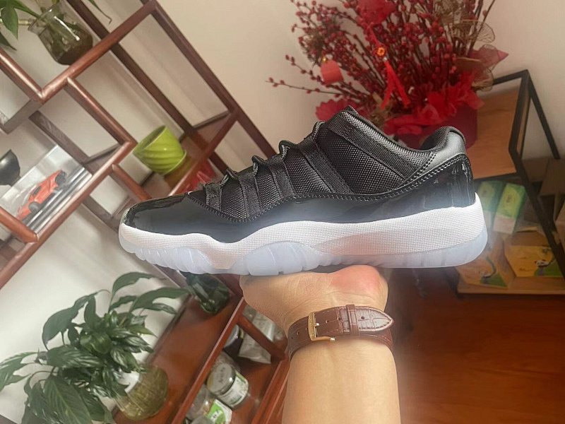 Air Jordan 11 12