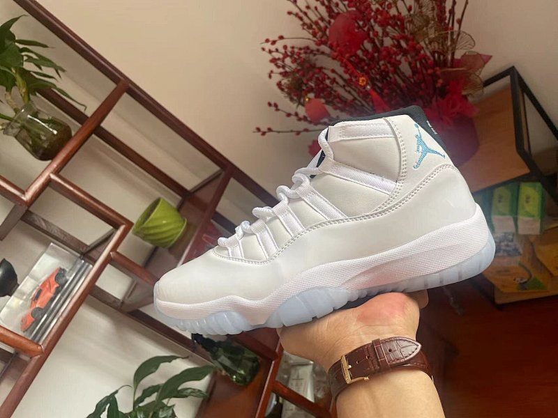 Air Jordan 11 24