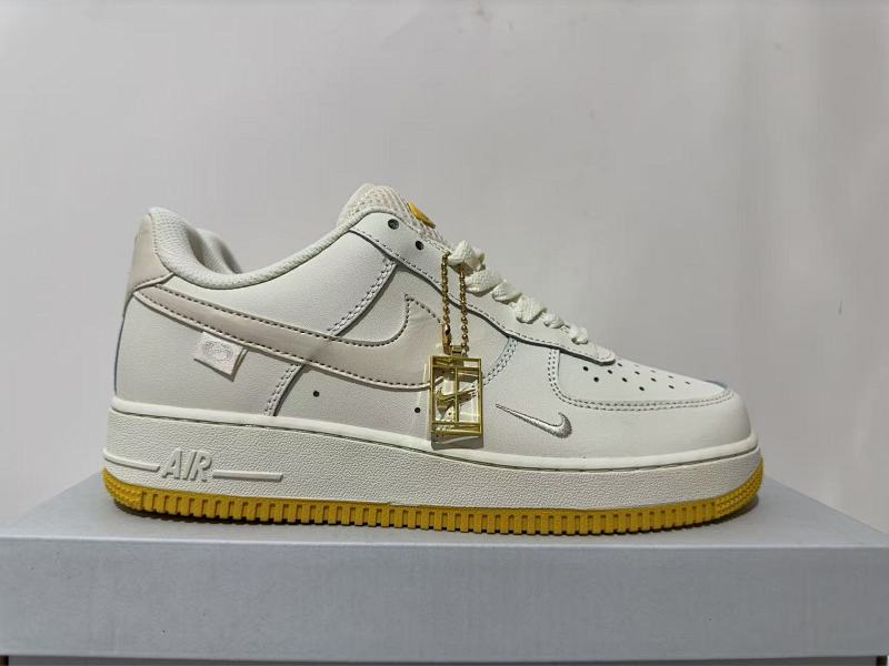 Nike Air Force 1 color 42