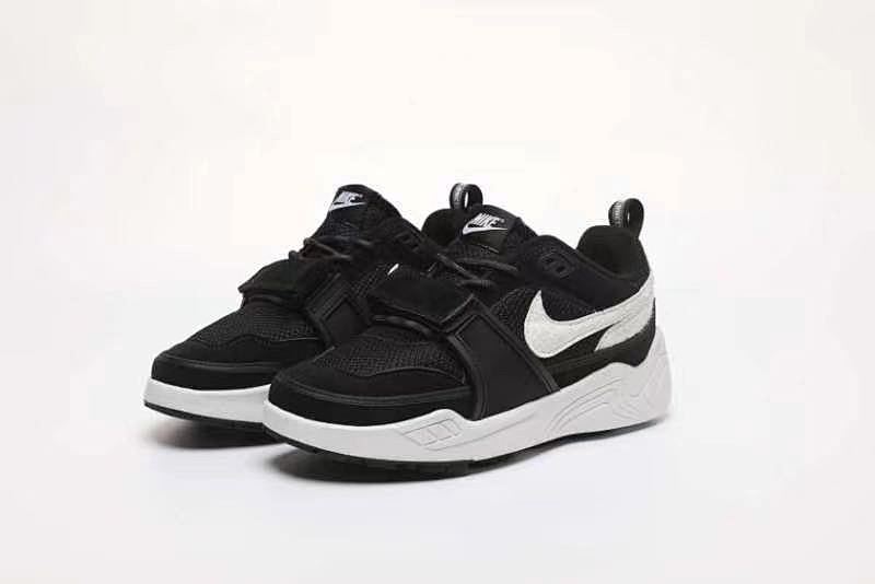 NIKE 11