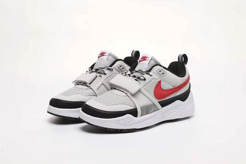 NIKE 8