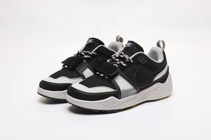 NIKE 10