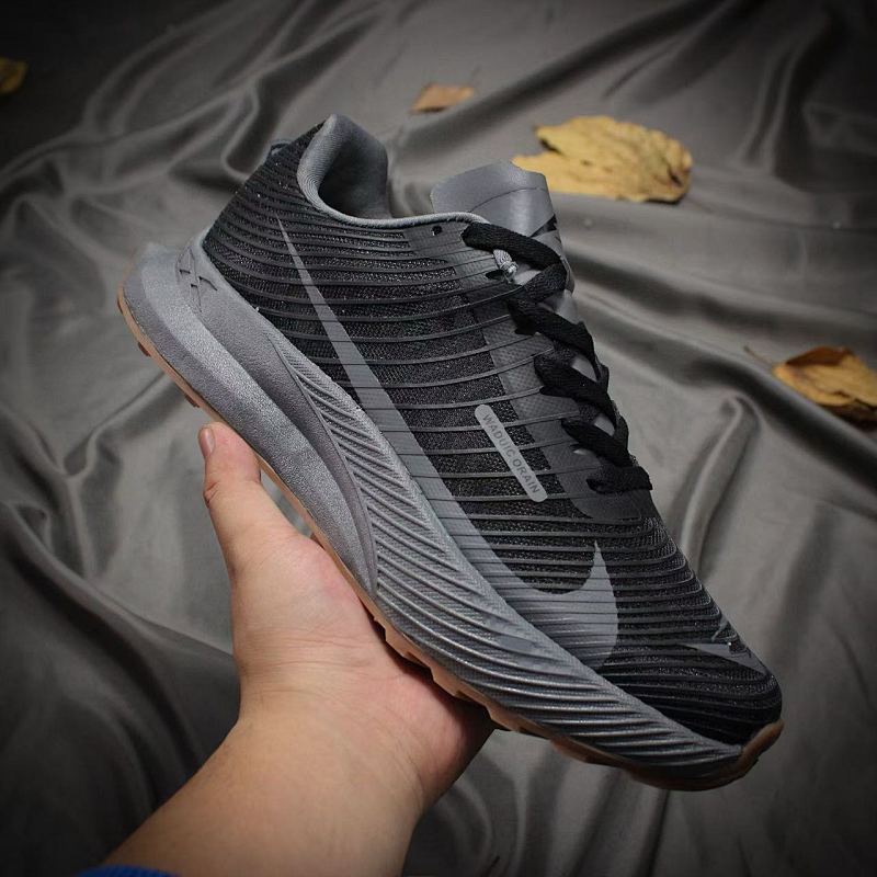 NIKE 8