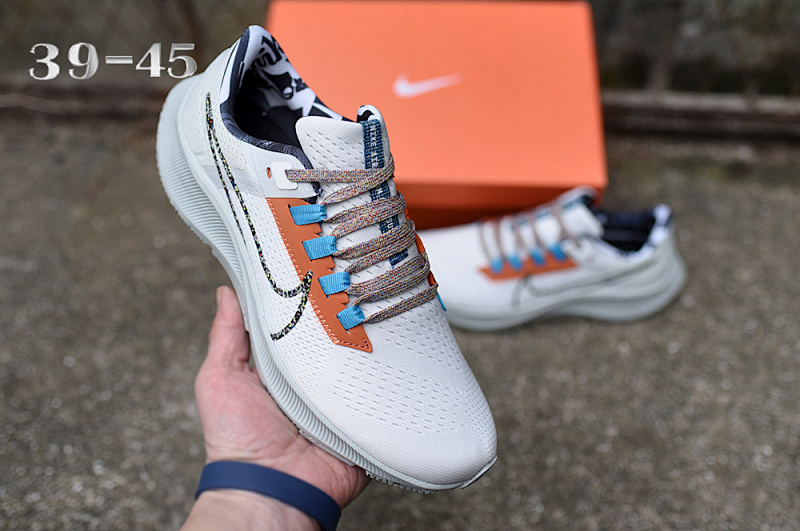 NIKE.Moon 38 18