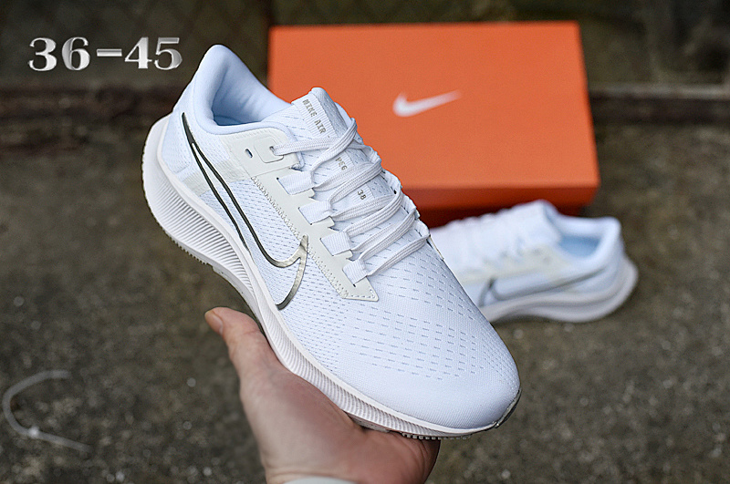 NIKE.Moon 38 19