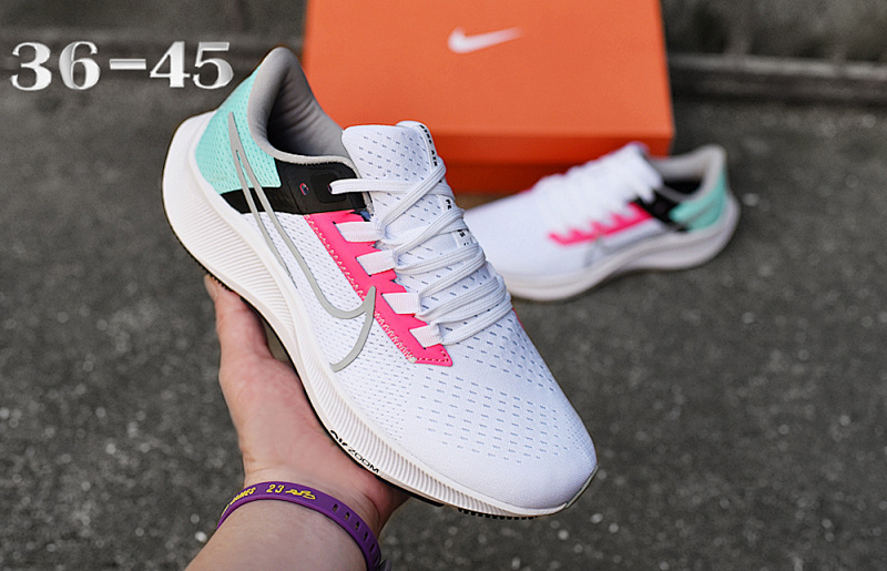 NIKE.Moon 38 22