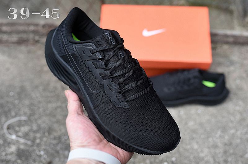 NIKE.Moon 38 9
