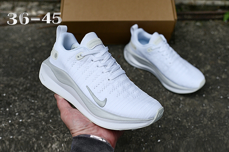 NIKE.Moon 4