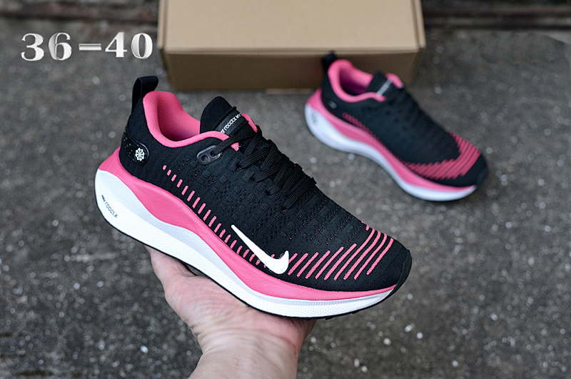 NIKE.Moon 4 12