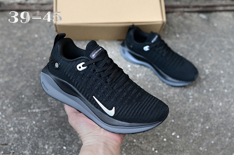 NIKE.Moon 4 6
