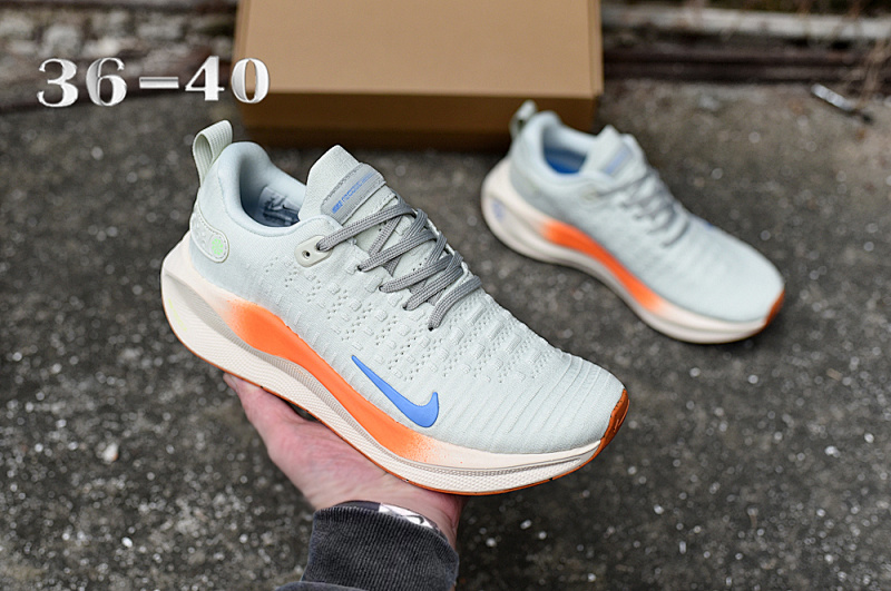 NIKE.Moon 4 10