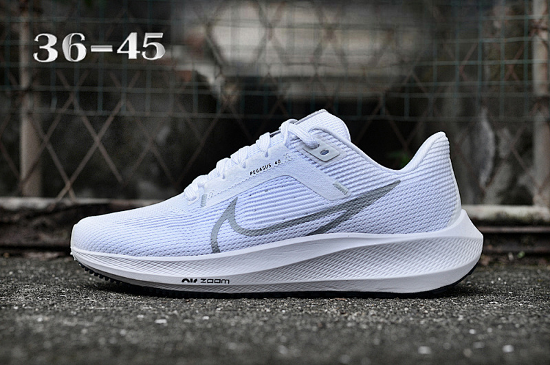 NIKE.Moon 40 6