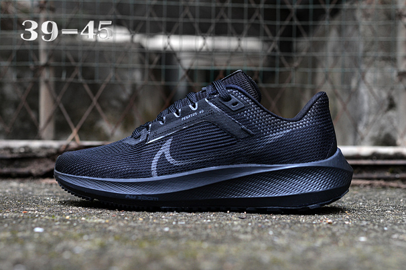 NIKE.Moon 40 7