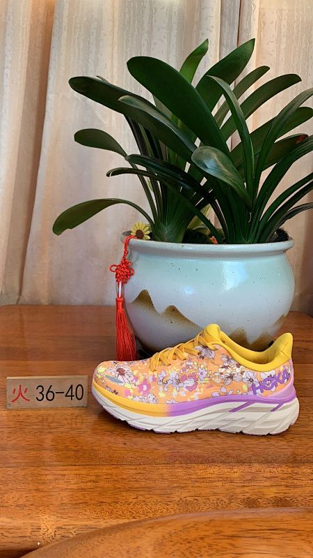 HOKA Clifton 8 36