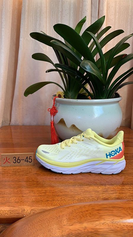 HOKA Clifton 8 44