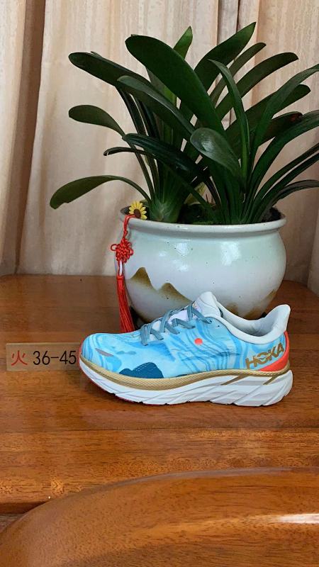 HOKA Clifton 8 46