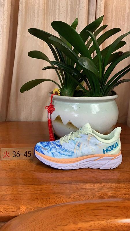 HOKA Clifton 8 7
