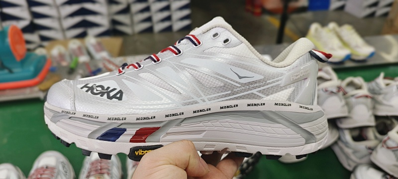 HOKA.2318 9