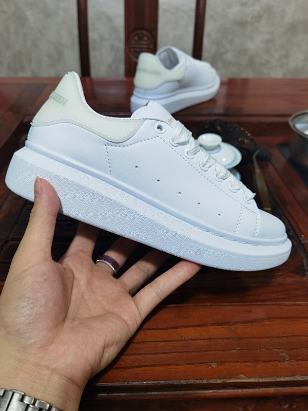 Alexander McQueen.Drop plastic