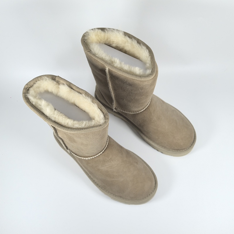 UGG 5825  36 11