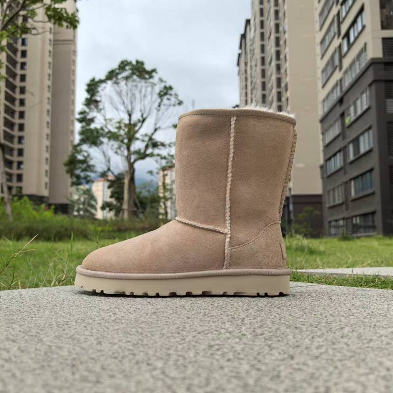 UGG 5825  36 15
