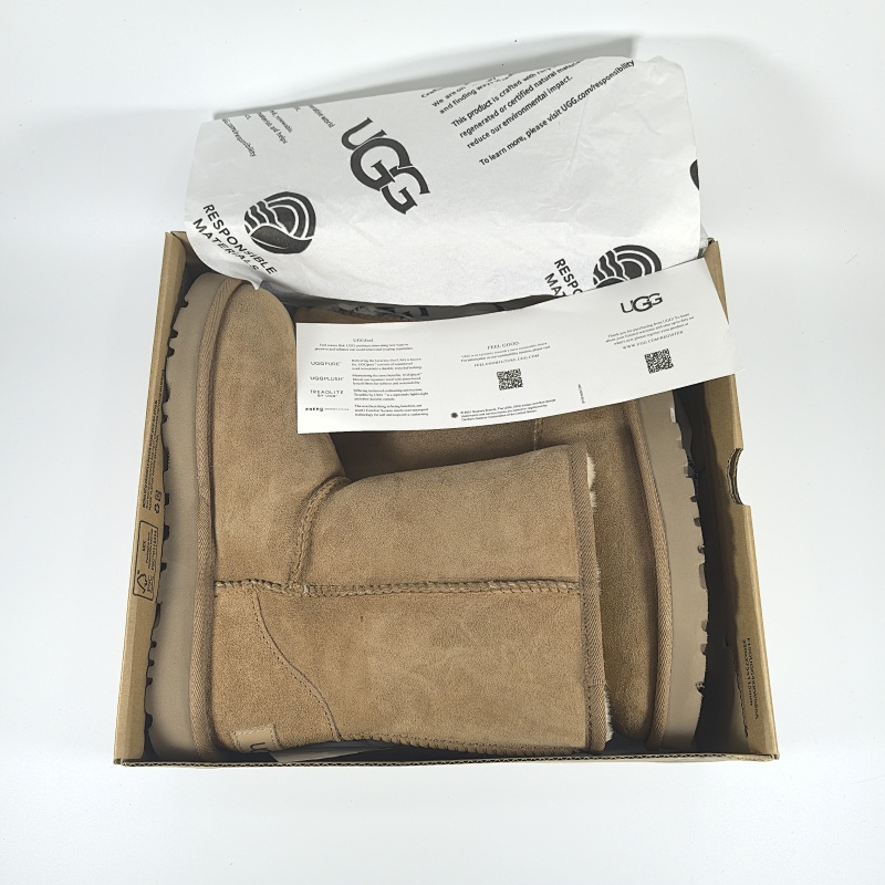 UGG 5825  36 20