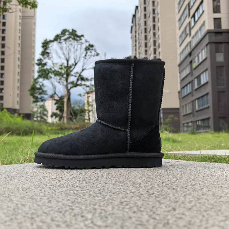 UGG 5825  36 8