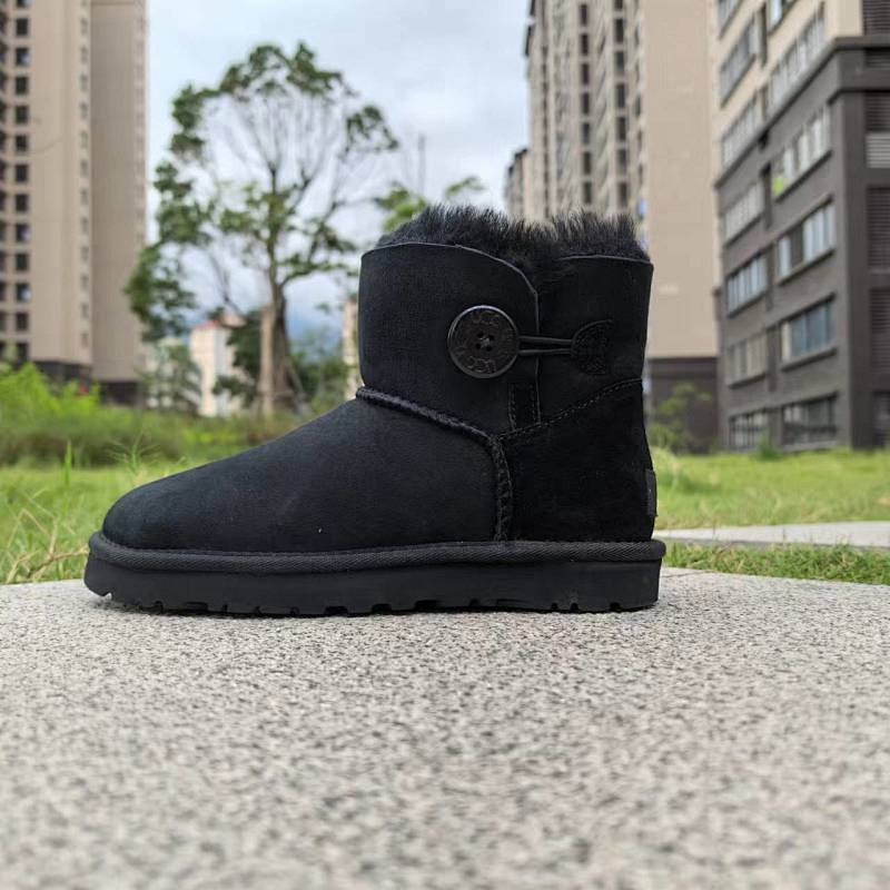 UGG 3352  36