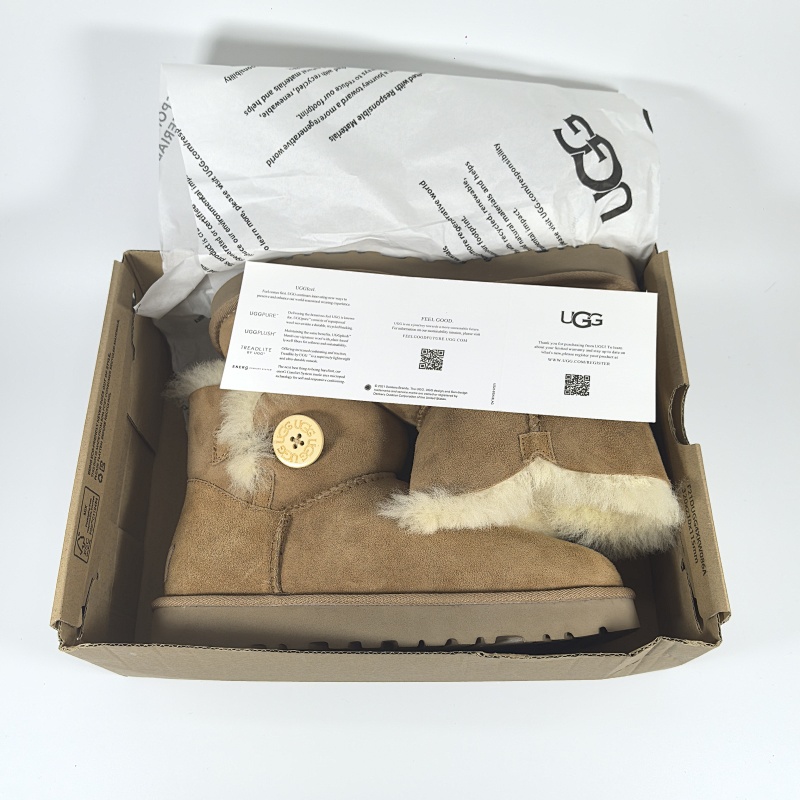 UGG 3352  36 13