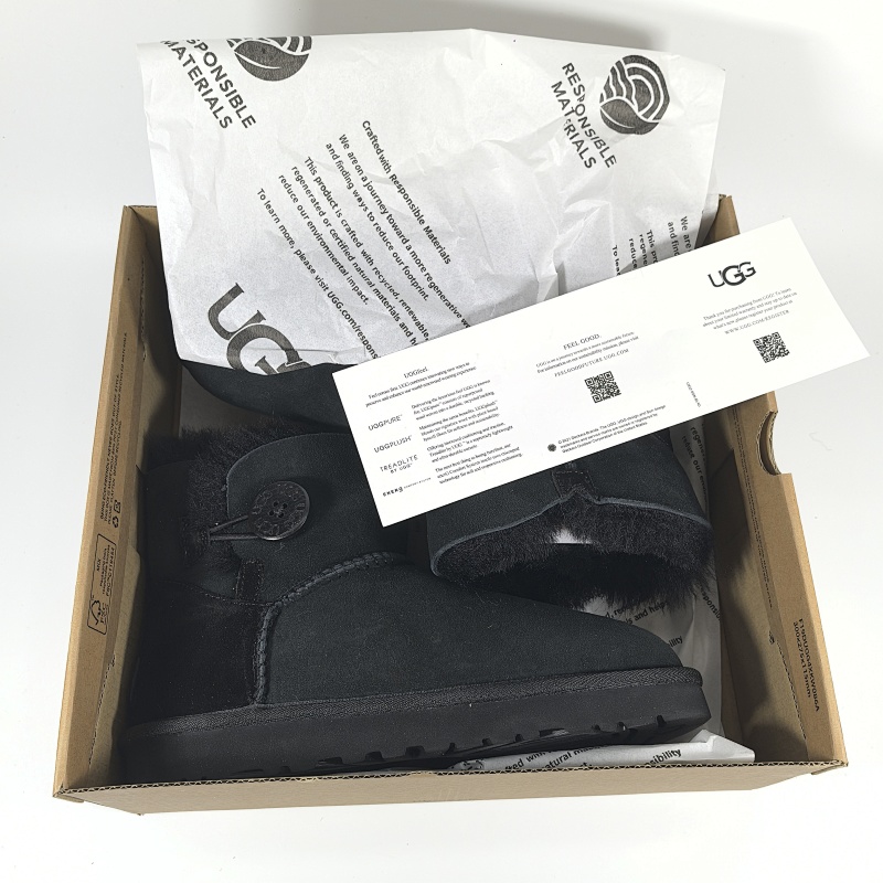 UGG 3352  36 20