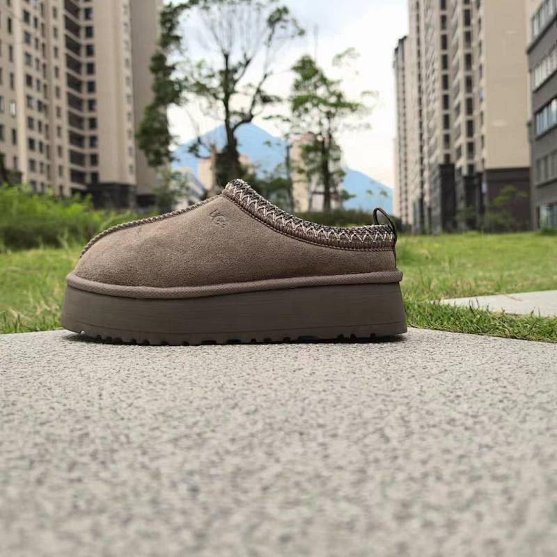 UGG 255336